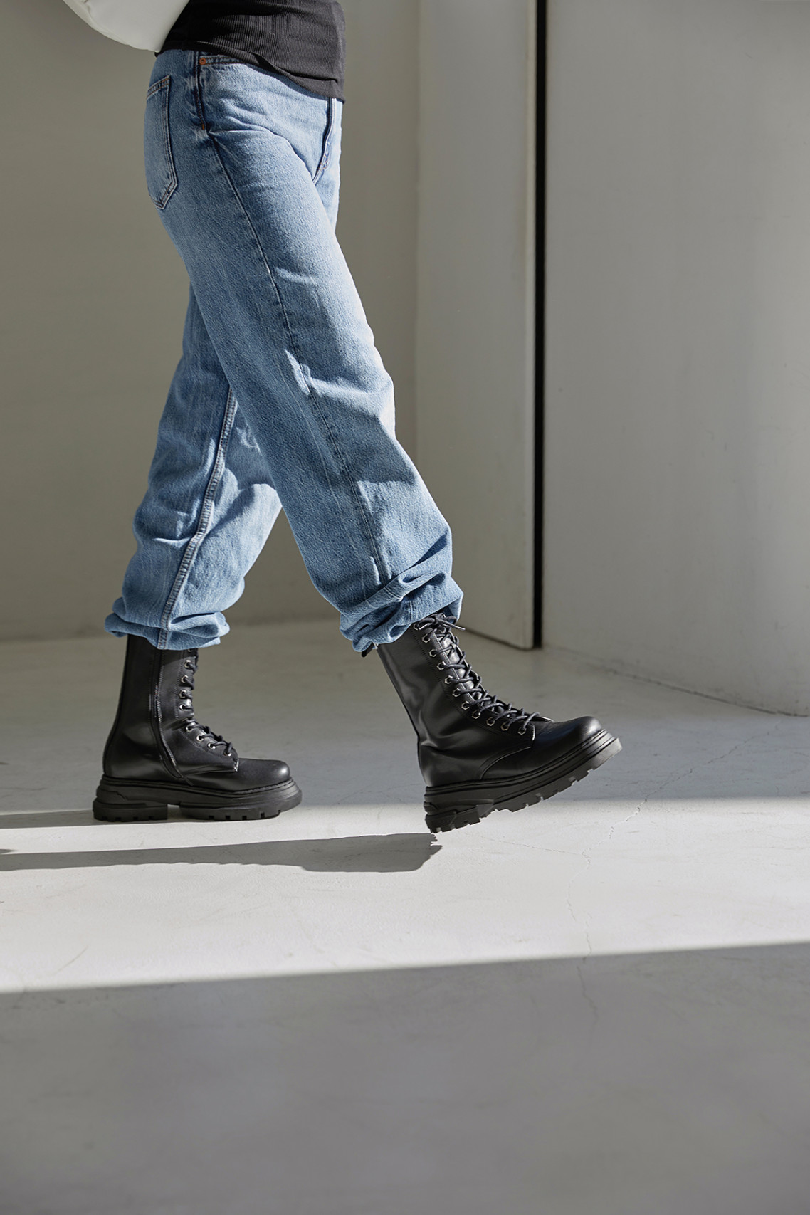 청키 레더 유틸리티 부츠 Chunky Leather Utility Boots