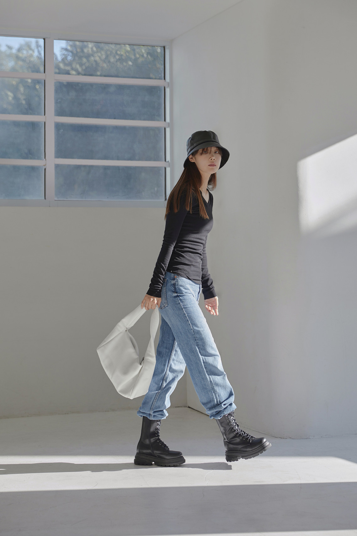 청키 레더 유틸리티 부츠 Chunky Leather Utility Boots
