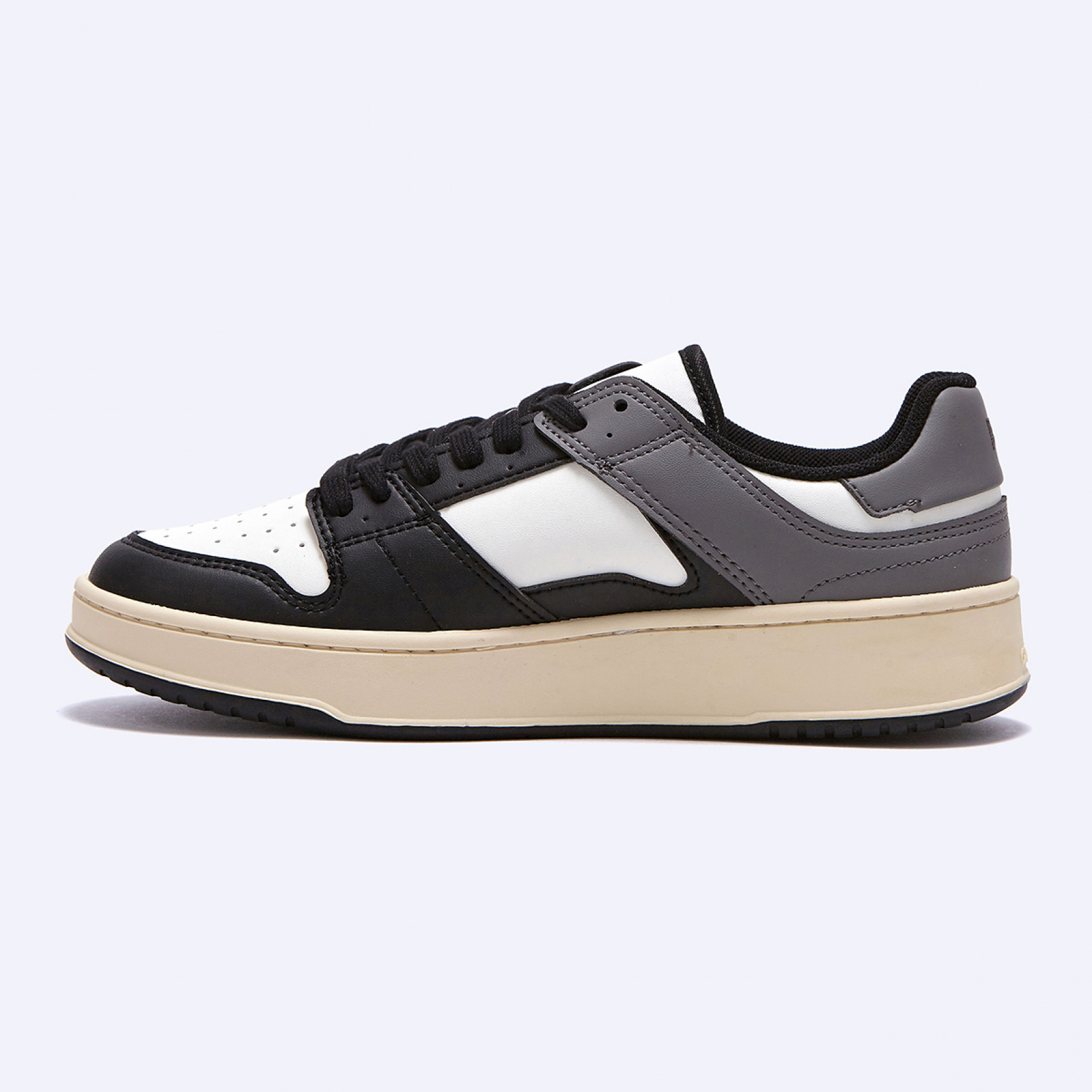 버티컬 코트 트레이너 스니커즈 블랙 / FLCCDA2U23