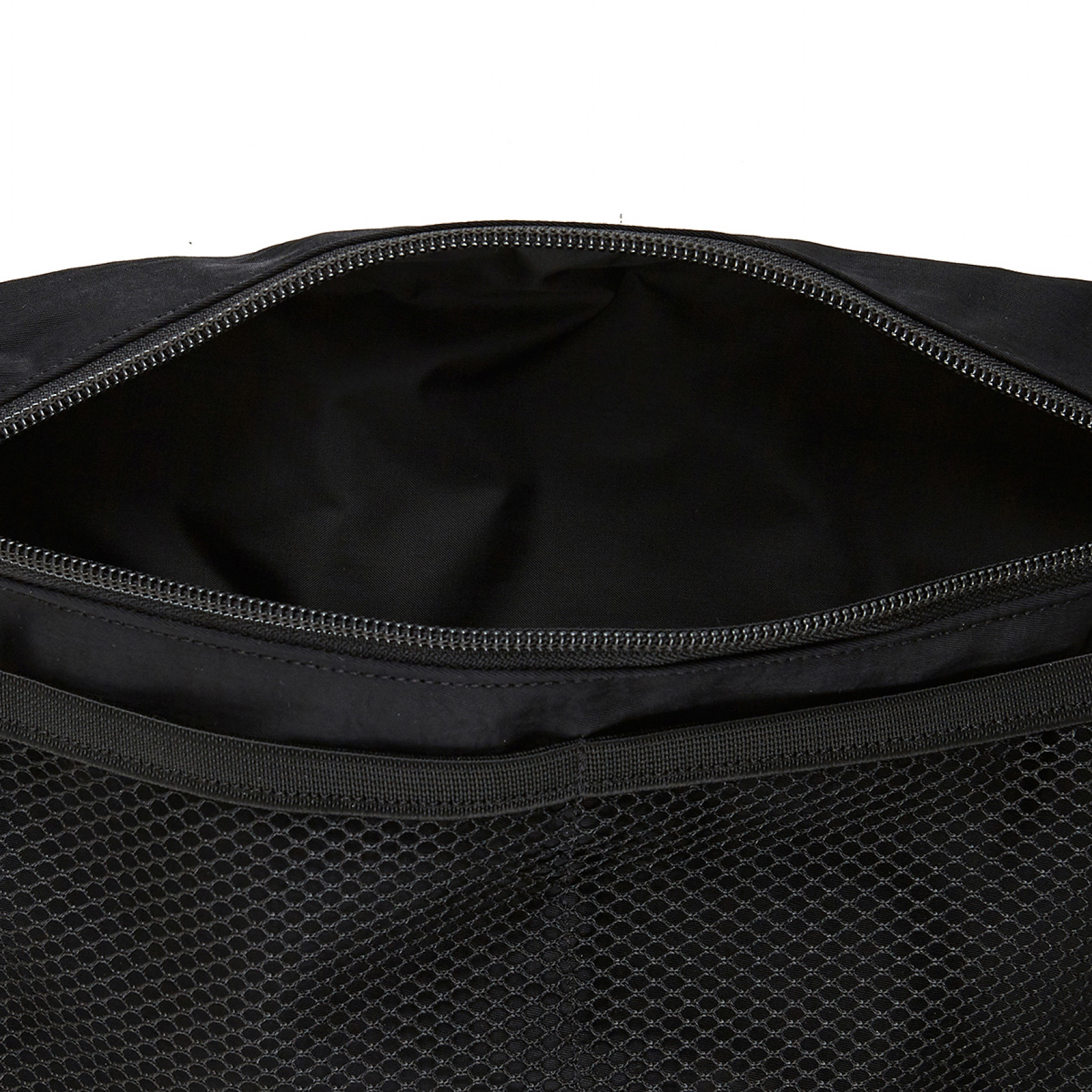 카라바이너 사코슈 백 블랙 / FLFAEA1B09