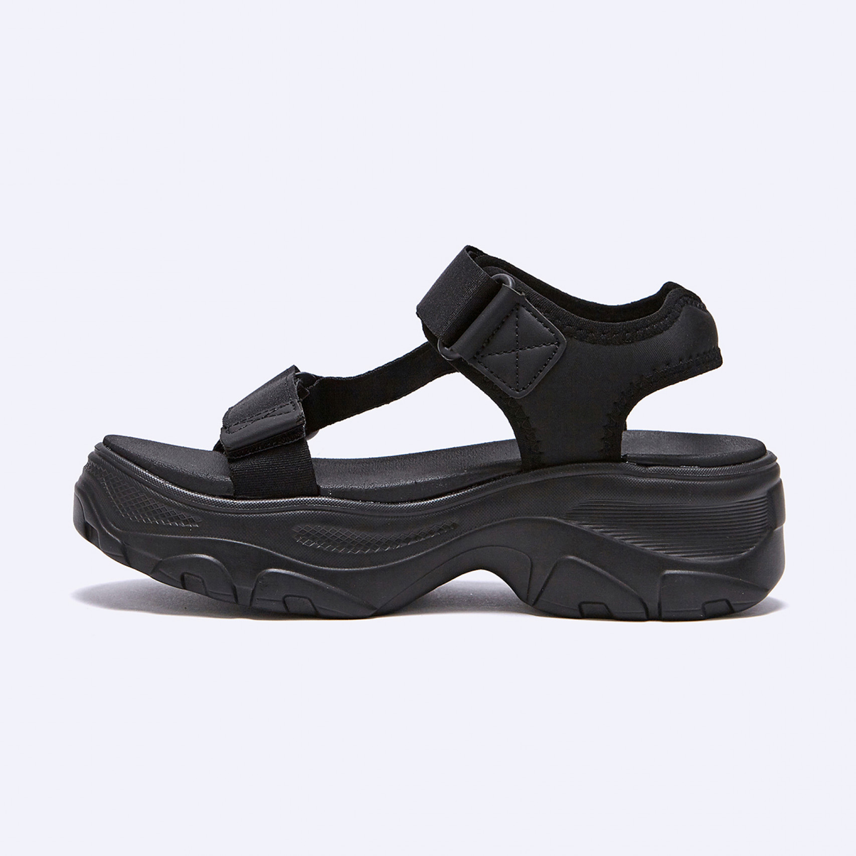 로미타 플랫폼 스트랩 샌들 블랙 / FLOTES2W09