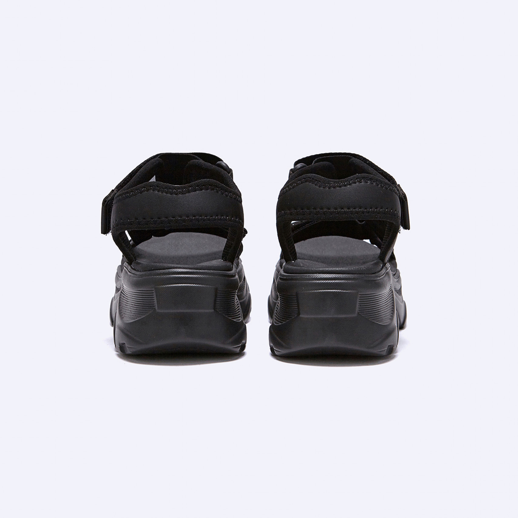 로미타 플랫폼 스트랩 샌들 블랙 / FLOTES2W09