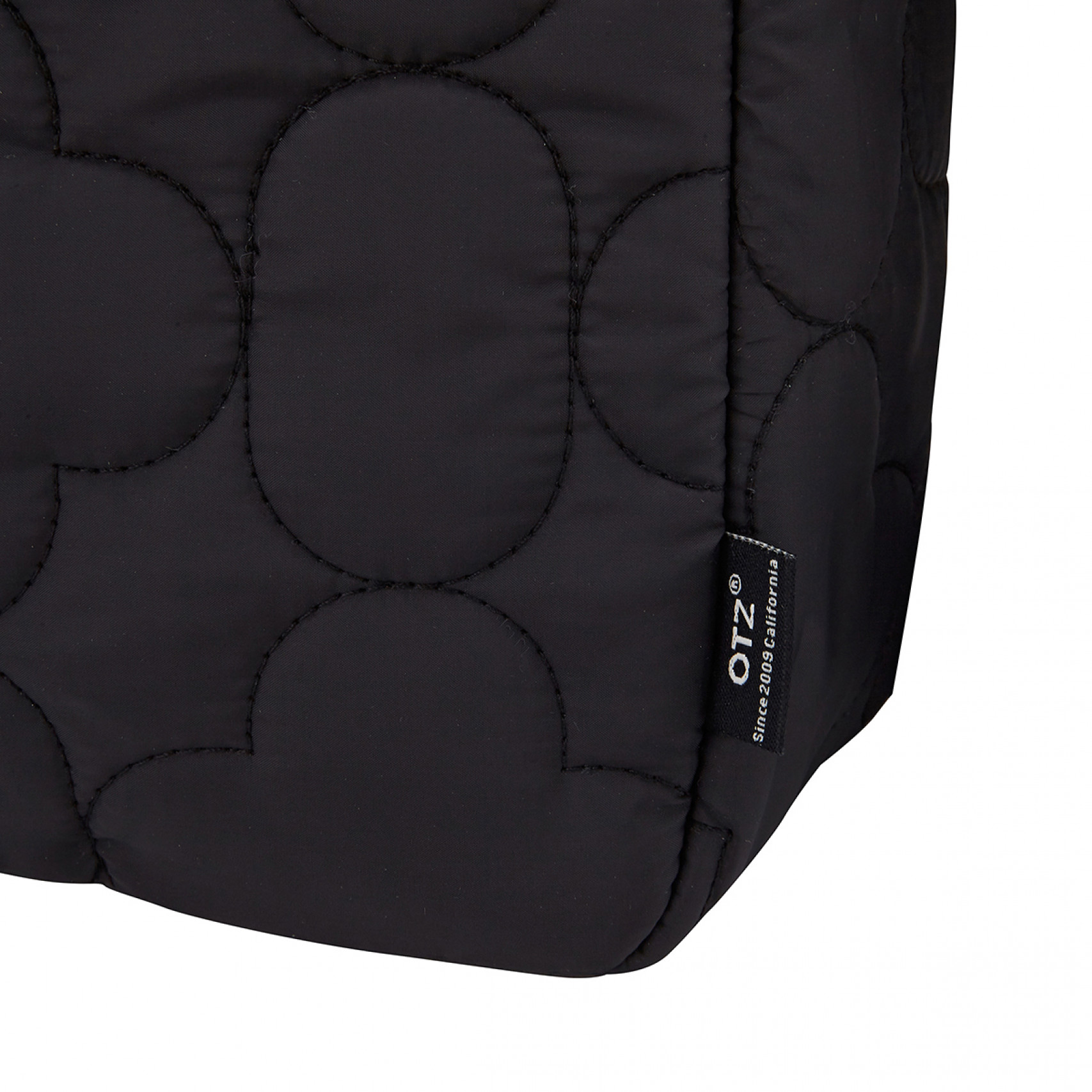 패딩 퀄티드 숄더백 블랙 / FLOTEF4B14