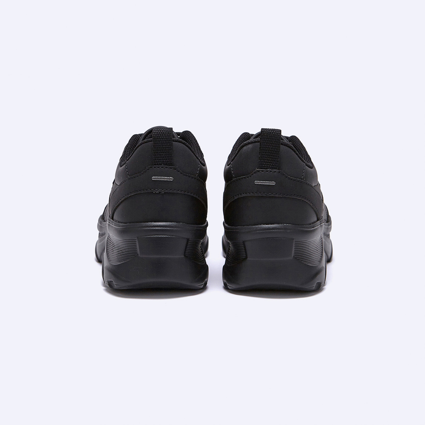 로미타 플랫폼 스니커즈 블랙 / FLOTFA1W02