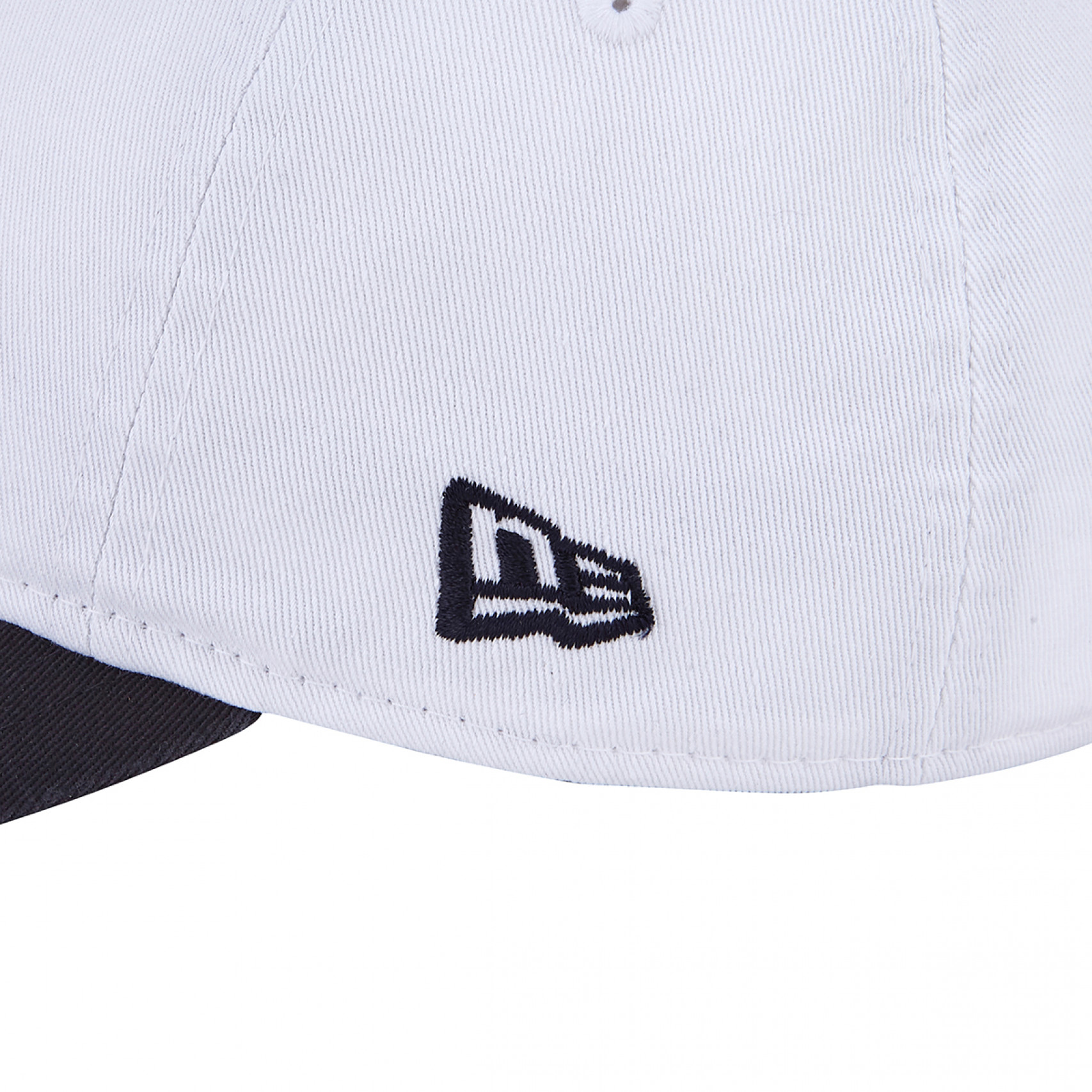 스크립트 시리즈 언스트럭쳐 볼캡 옵틱 화이트 네이비 / 14561908