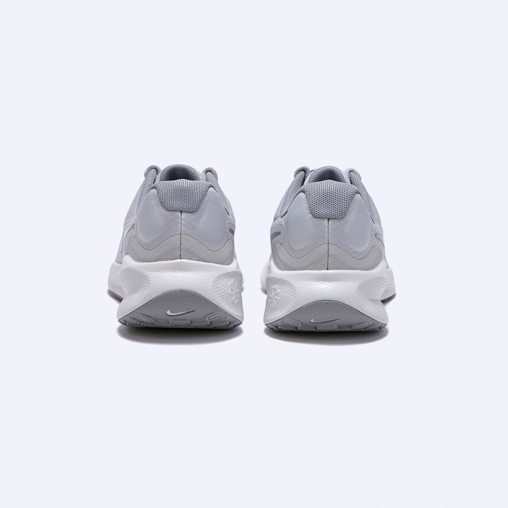 레볼루션 7 화이트 여성 / FB2208-013