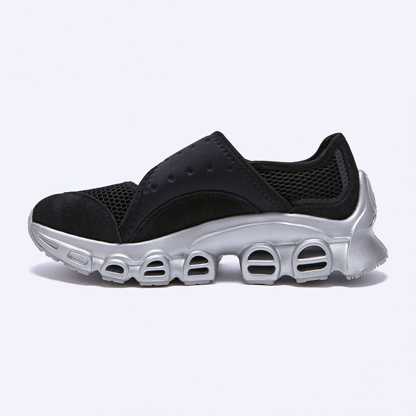 아디폼 메가제인 코어 블랙 아이언 메탈릭 / JP8117