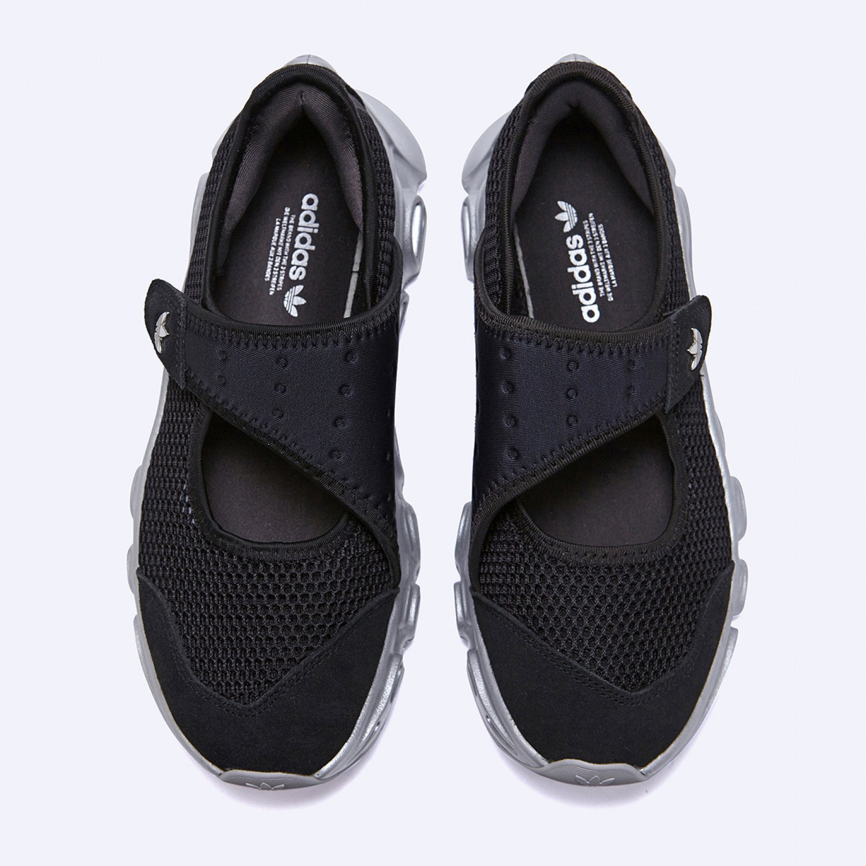 아디폼 메가제인 코어 블랙 아이언 메탈릭 / JP8117