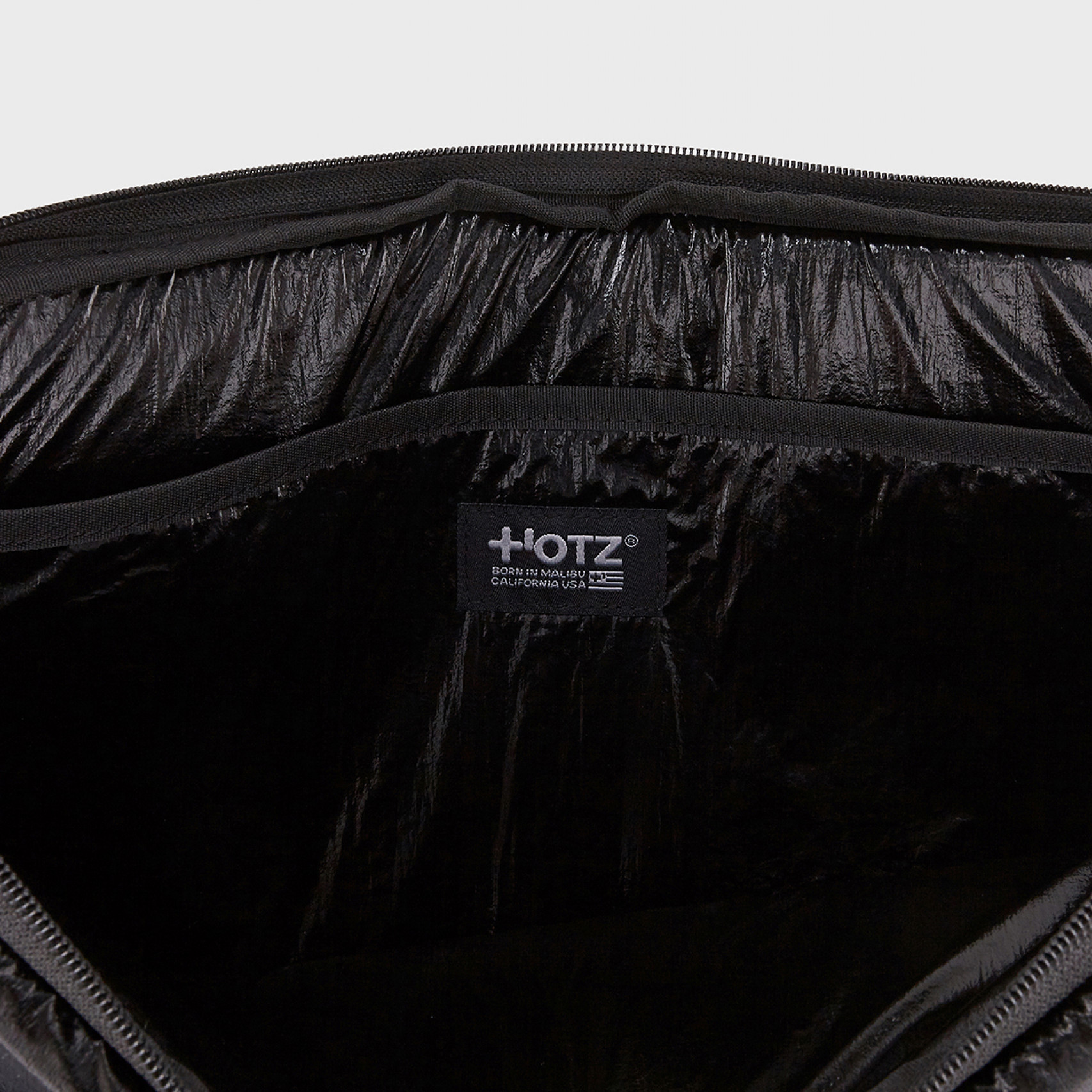 오찌x로파서울 랩탑 클러치 블랙 / FLOTFA3B03