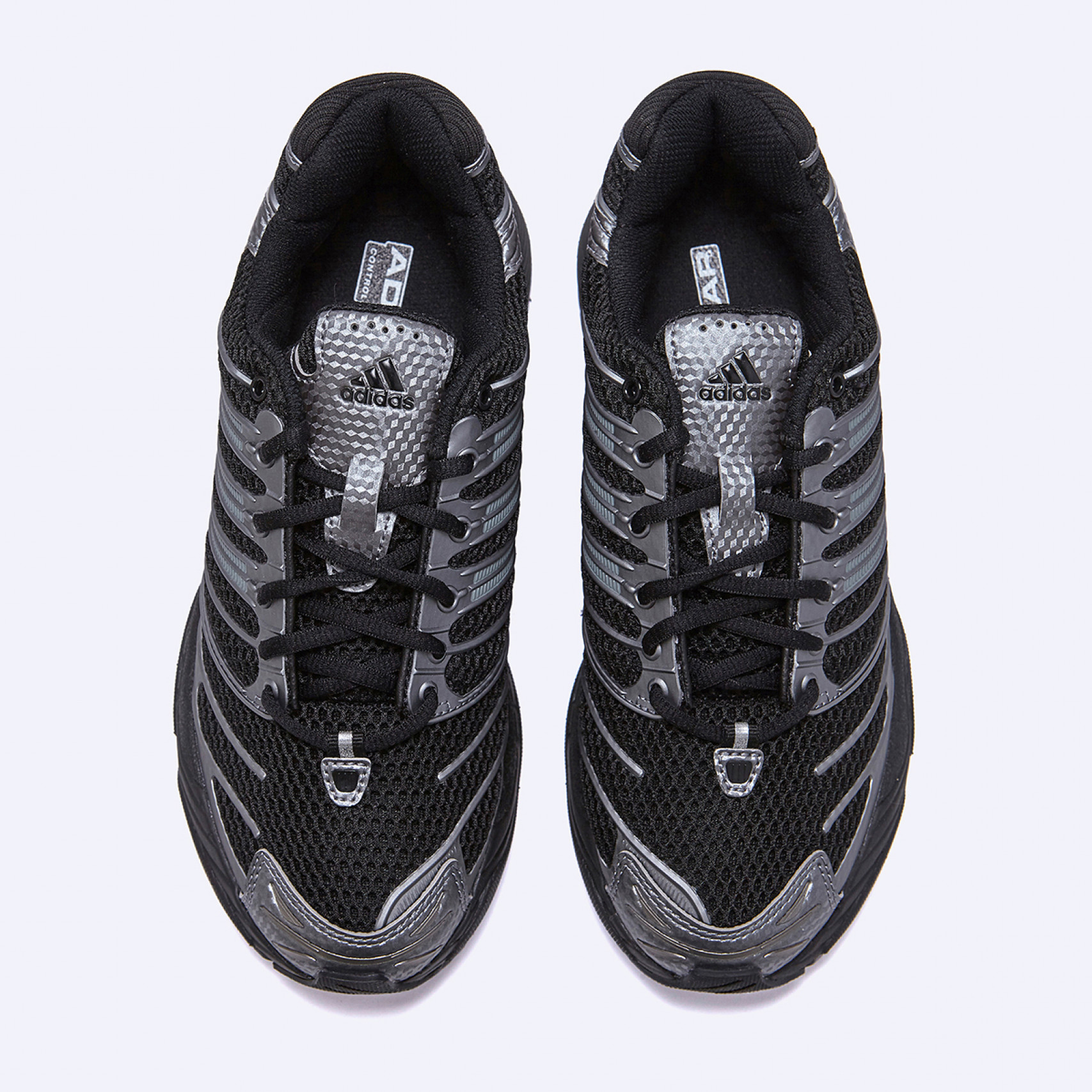 아디스타 컨트롤3 블랙 / HQ2665