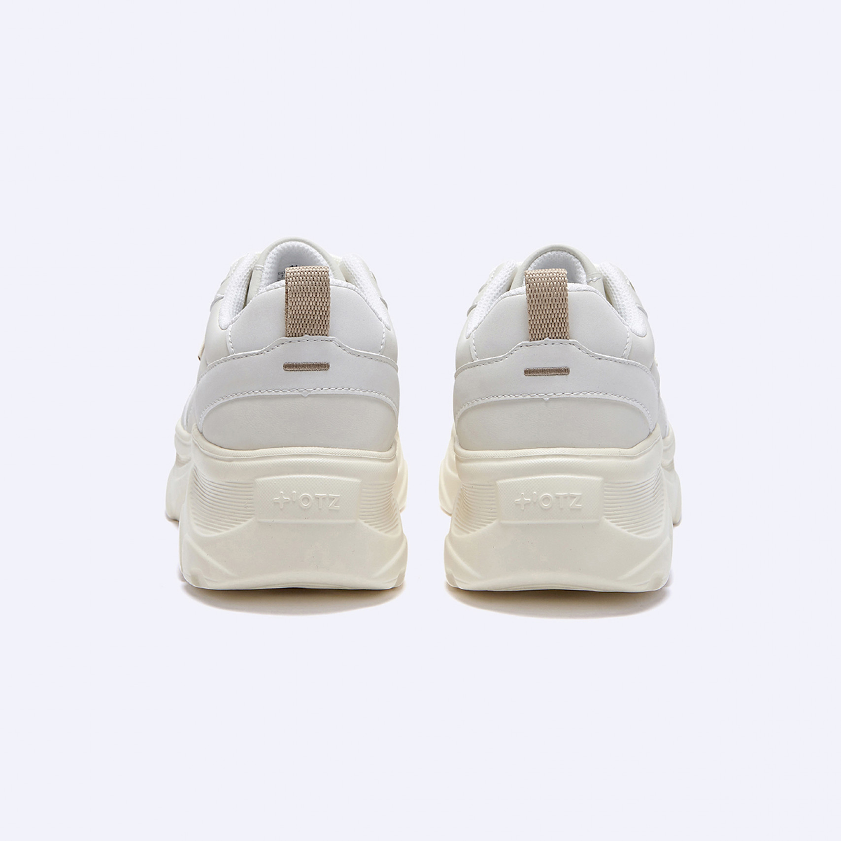 로미타 플랫폼 스니커즈 아이보리 / FLOTGA0W01