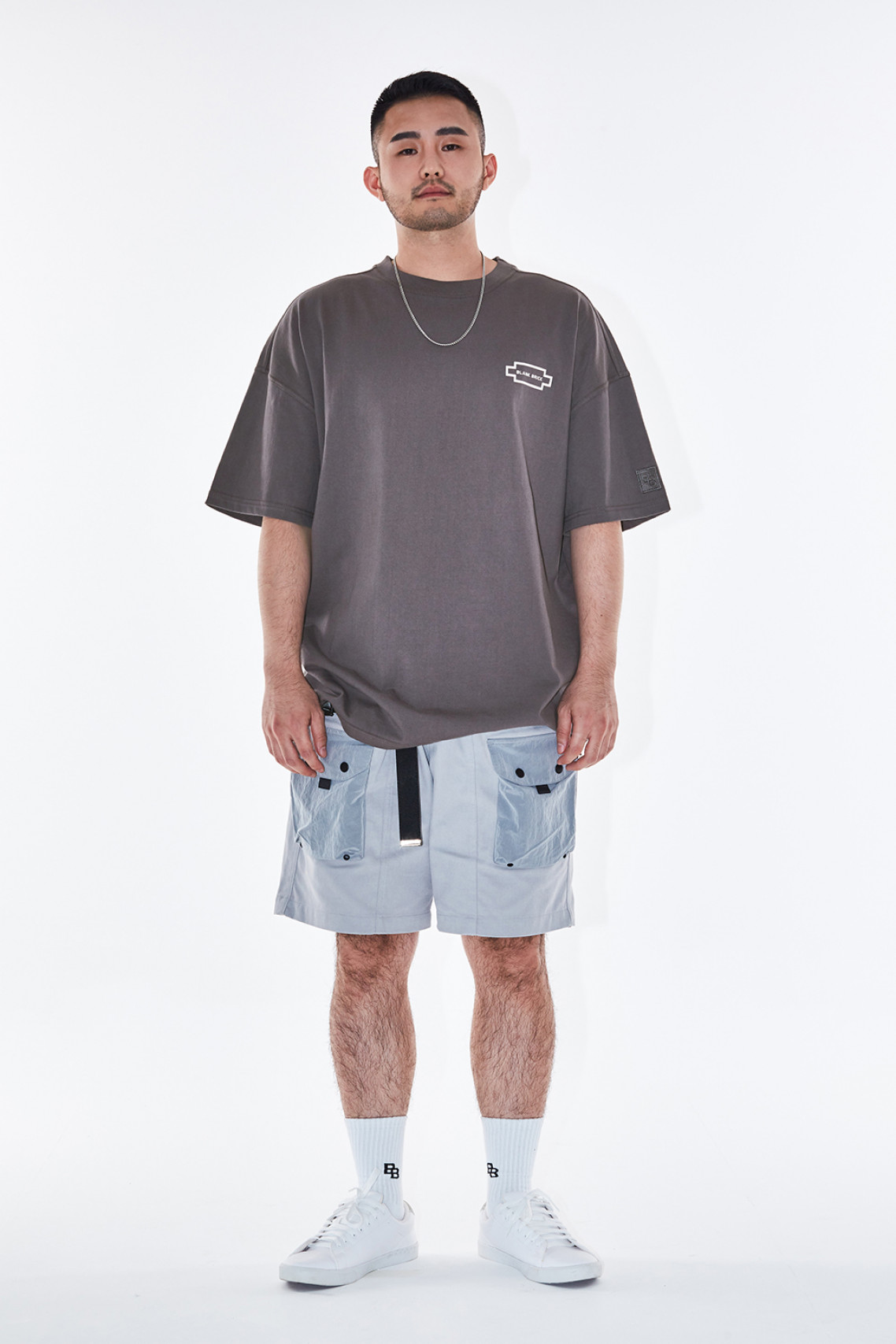 브릭 싸인 오버핏 밀키 브라운 반팔 티셔츠
