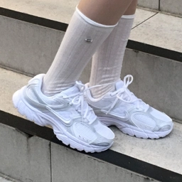 V5 RNR 화이트 여성 / HQ7901-101