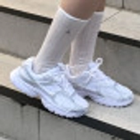 V5 RNR 화이트 여성 / HQ7901-101