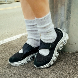 아디폼 메가제인 코어 블랙 아이언 메탈릭 / JP8117