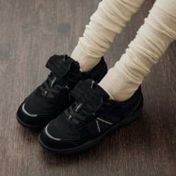 플랩 스웨이드 스니커즈 블랙 / FLOTFA3W44