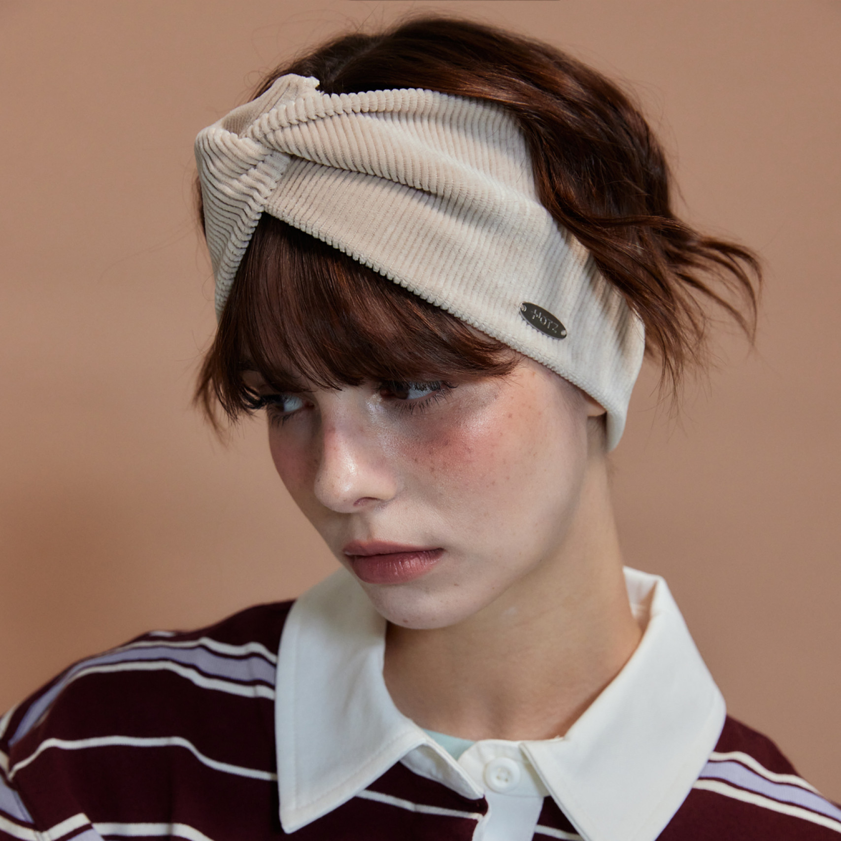 트위스트 코듀로이 헤어 밴드 베이지 / FLOTFA3A02