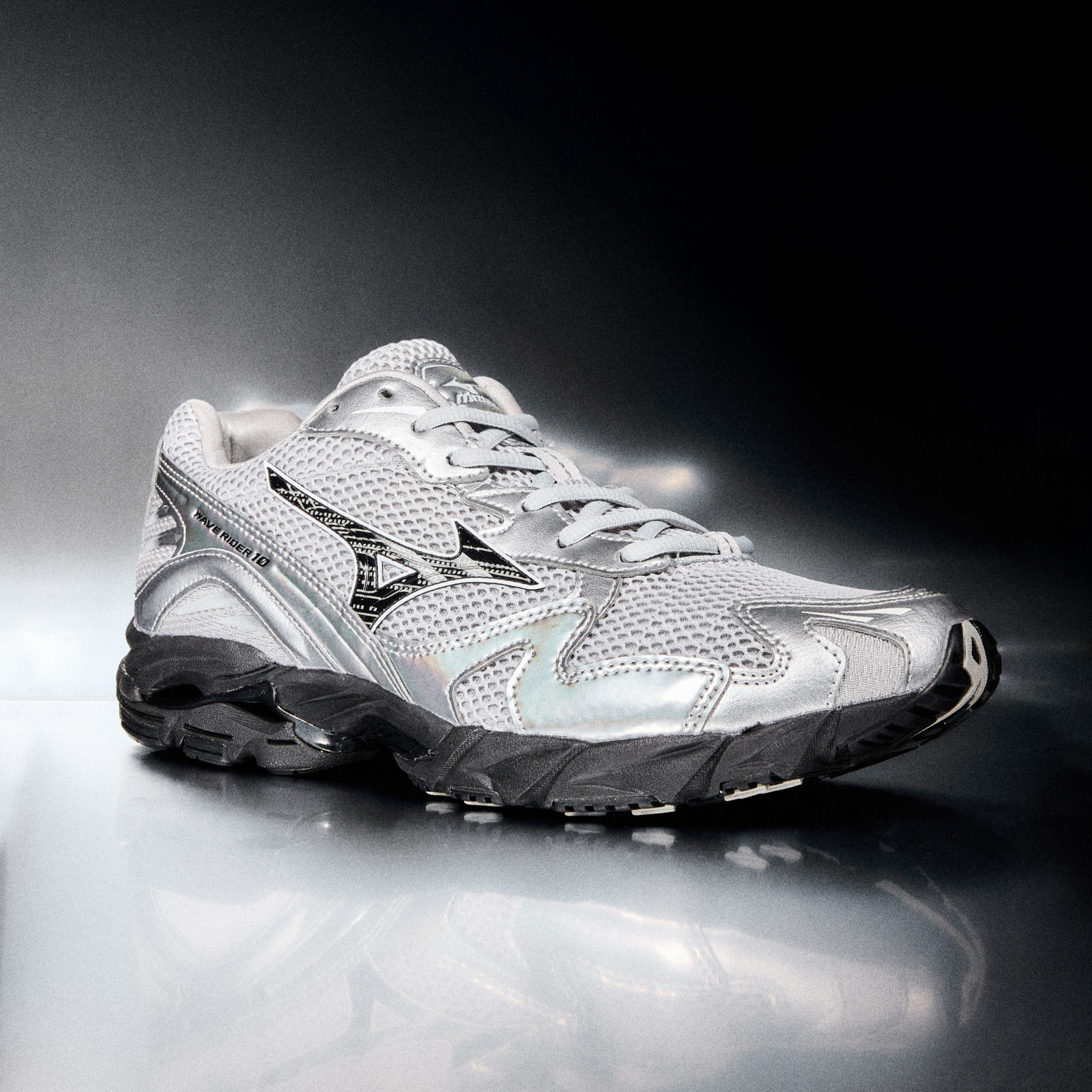 웨이브 라이더 10 프리즘 실버 / D1GA243152