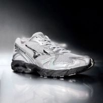 웨이브 라이더 10 프리즘 실버 / D1GA243152