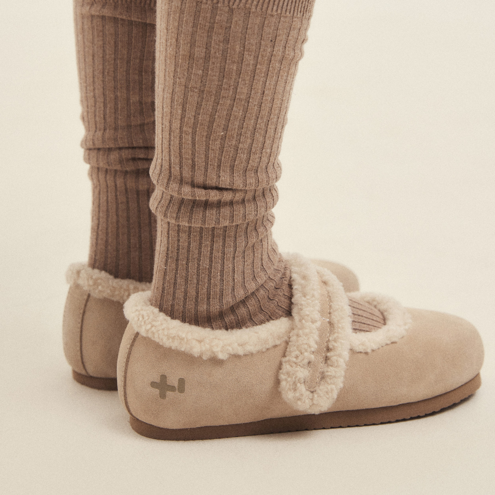 벌루니 퍼 스트랩 메리제인슈즈 아이보리 / FLOTGA4W36