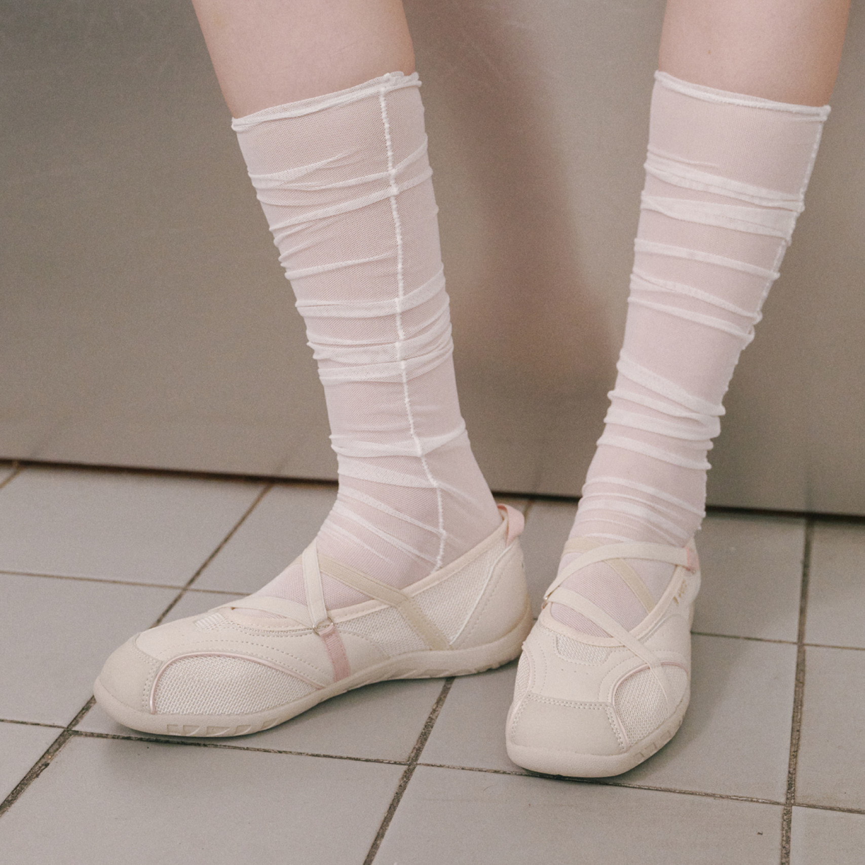 로마리 밴딩 플랫 스니커즈 라이트 베이지 / FLOTGA1W14